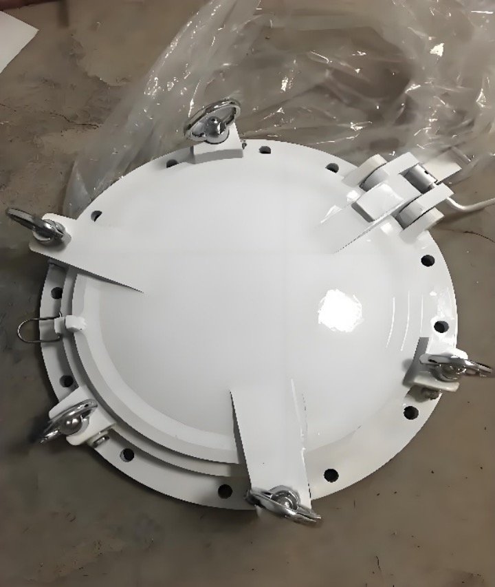 Side scuttles for ships