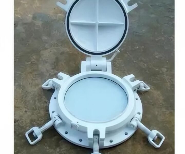 Side scuttles for ships